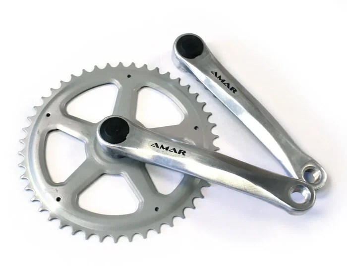 AMAR Kettenradgarnitur 46 Zähne, 170 mm Kurbelarmlänge, 4-Kant-Aufnahme, Kurbelarme aus kaltgeschmiedetem Aluminium, Kettenblatt aus Stahl, silber satiniert, geeignet für 1/2 x 3/32″ Ketten