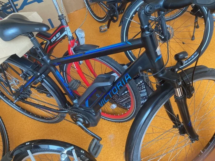 Victoria e-Trekking 5.7 SE Herren Diamant (schwarz-blau) „S“ Vorführmodell (gebraucht) Rad 77