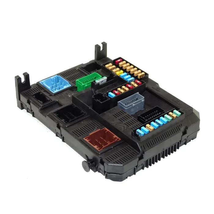 Zentralelektrik BSI Modul Bordnetz BCM BSI Peugeot 208 I Sicherungsträger